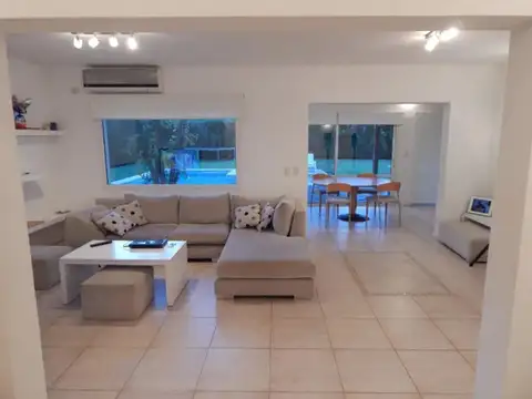 Casa en Venta en Campos De Alvarez, USD 460.000