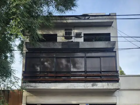 Casa con cochera ascensor balcon terraza
