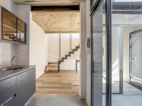 Depto Tipo Casa en Venta en Centro, USD 130.000