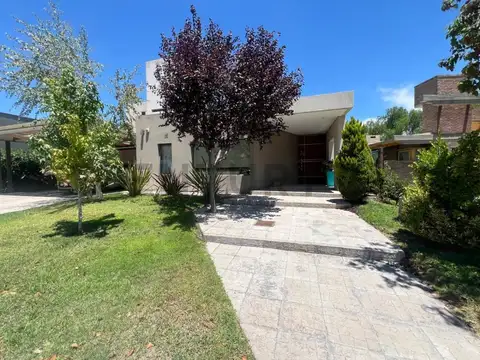 Century21Lopez Vende Casa en Barrio L as Cortaderas 1