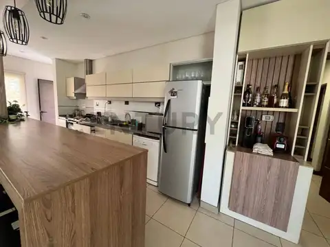 Casa 5 ambientes con 2 baños