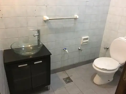 Galpón con oficinas y vivienda