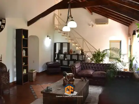 Casa en Venta con 2 cocheras