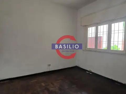 VENTA | CASA 3 AMBIENTES EN PLANTA BAJA CON TERRAZA Y ENTRADA DE AUTO – CARAPACHAY