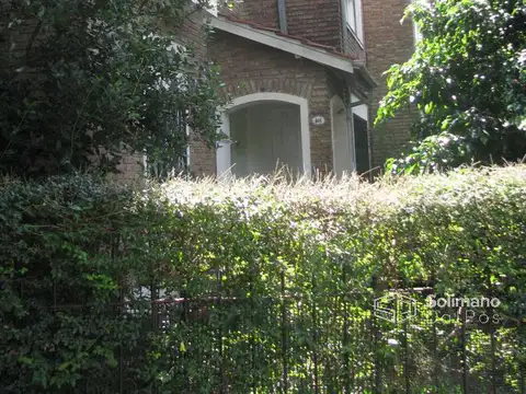 Casa 6 ambientes con 2 baños