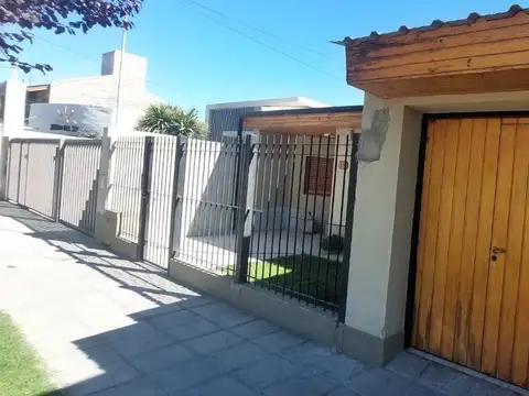 Casa en Venta en General Roca, USD 140.000