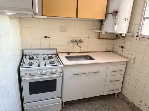 Andrés Lamas 2000, Piso 5