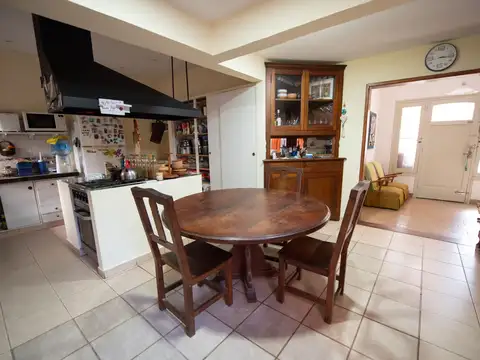 CASA 4 DORMITORIOS VENTA LA PLATA QUINCHO TERRAZA