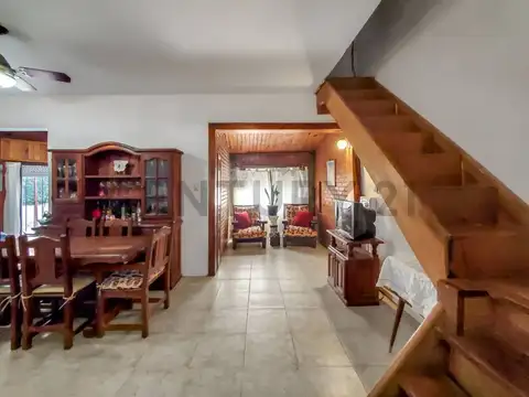 Casa en Venta con 2 cocheras