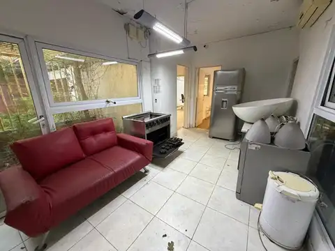 DEPOSITO CON OFICINAS, EN VENTA. Ituzaingo norte