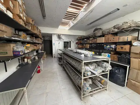 DEPOSITO CON OFICINAS, EN VENTA. Ituzaingo norte