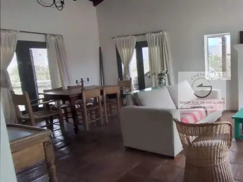 Casa 7 ambientes con 2 baños