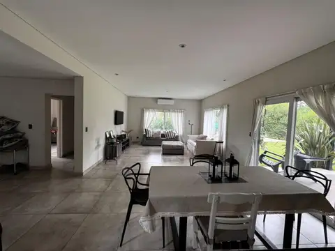 Casa en Venta con 5 cocheras