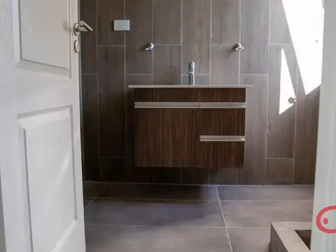 Casa 6 ambientes con 2 baños