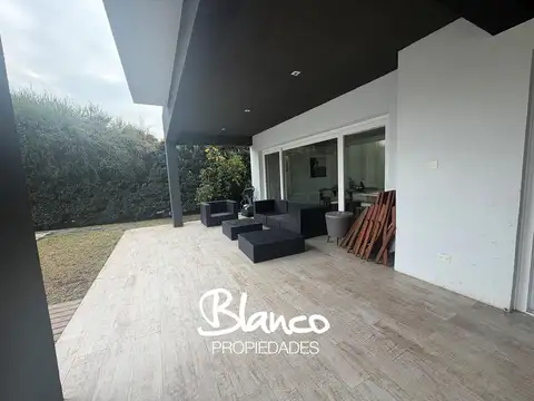 Casa en Alquiler Temporal con 1 cochera