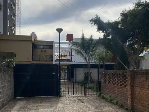 ALQUILER DE CASA EN RAMOS MEJIA NORTE 5 AMBIENTES 3 COCHERAS