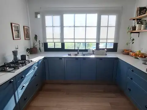Casa 4 ambientes con 2 baños