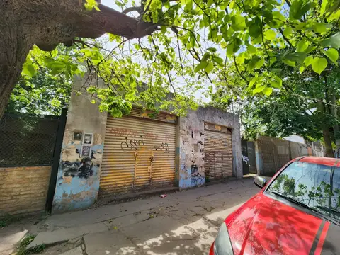 Venta 2 Locales con Vivienda a Reciclar