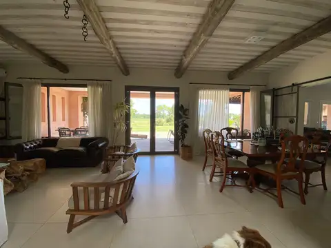Casa 5 ambientes con 3 baños