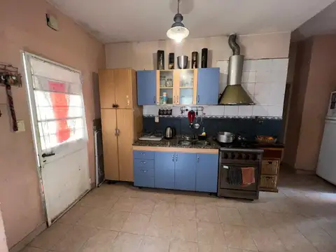 Casa 9 ambientes con 3 baños