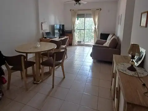 3 AMB. AL FRENTE C/BALCÓN Y COCHERA FIJA EN EXC. UBICACIÓN!