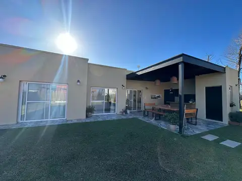 Hermosa Casa en santa isabel 2