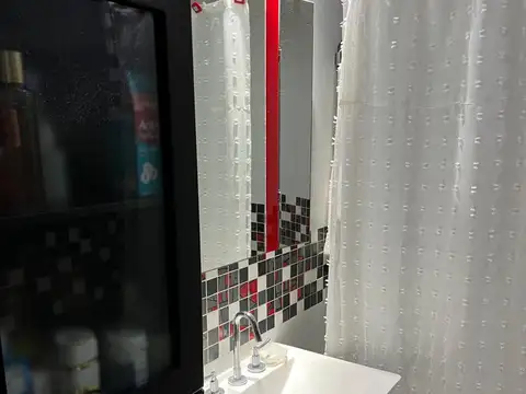 Casa de 3 Ambientes con Cochera, Ubicada Sobre La Calle Viena 970