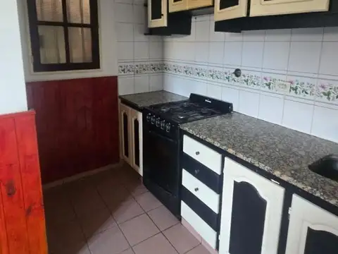 EXCELENTE DUPLEX  3amb. c/COCHERA CASEROS ZONA CENTRICA