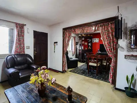 Casa 4 ambientes con 1 baño