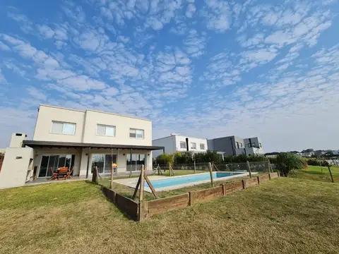 Casa en Venta en Belen De Escobar, USD 350.000