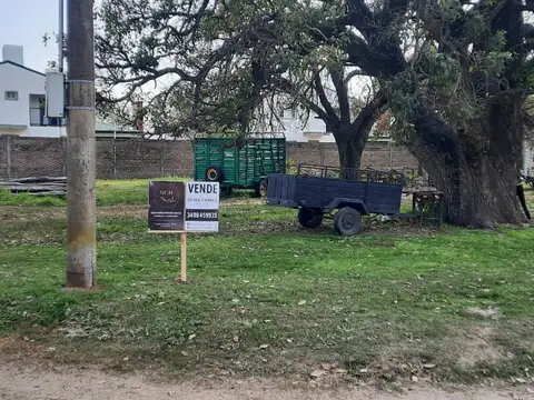 SE VENDE 3 TERRENOS  USD 11.000 C/U EN HELVECIA SON DE ESQUINA CALLE BS AS Y VELEZSARSFIELD