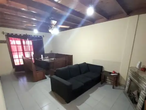 Casa 6 ambientes con 2 baños