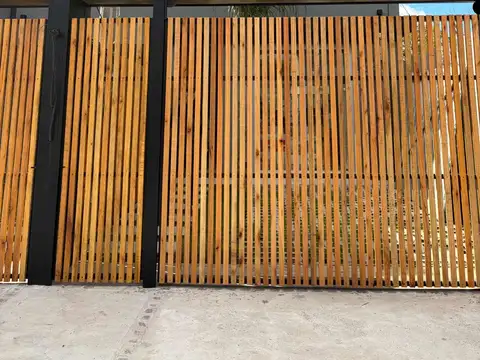 PH / CASA UF A ESTRENAR CON COCHERA Y JARDIN