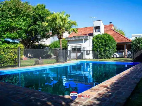 Casa en Venta con 4 cocheras