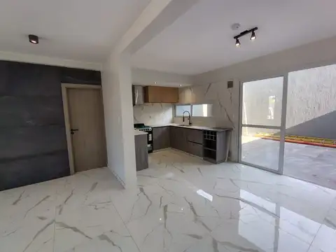 Depto Tipo Casa 2 ambientes con 2 baños