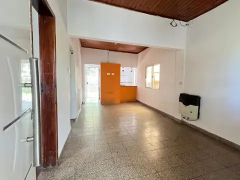 Casa 3 ambientes con 1 baño