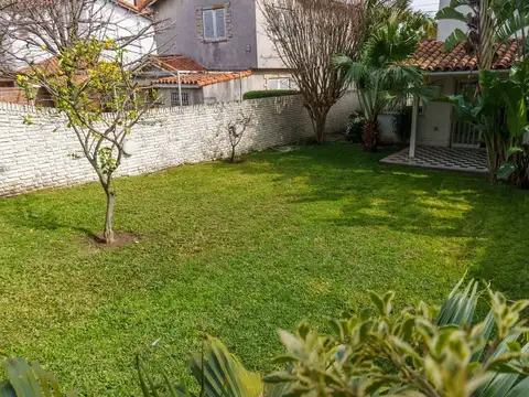 Casa en Alquiler con 1 cochera