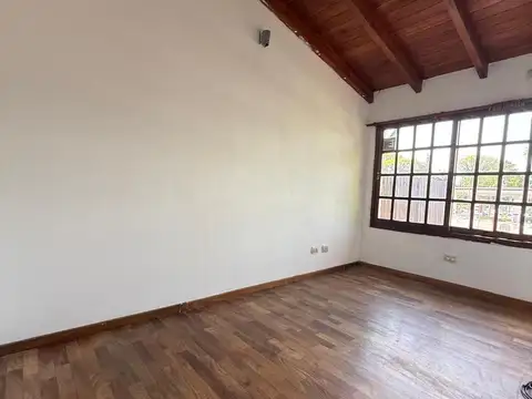 Casa de pasillo en venta a Metros de wilde y cordoba