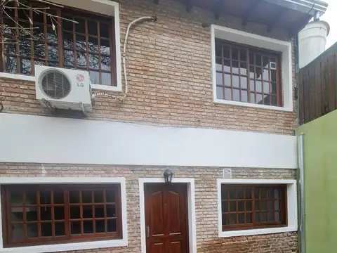 Casa de pasillo en venta a Metros de wilde y cordoba