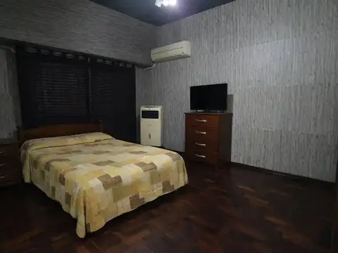 Casa 6 ambientes con 2 baños