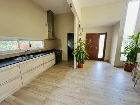 CASA VENTA 3 DORMITORIOS LA CANDIDA APTO CREDITO