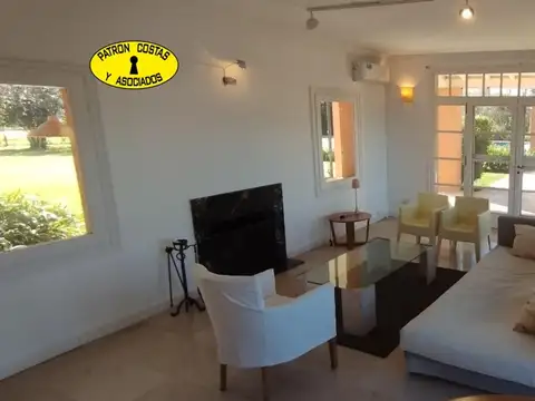 Casa en Venta con 4 cocheras