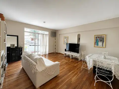 Venta de PISO de 3 ambientes con Balcón, Patio, Cochera y Baulera en Caballito