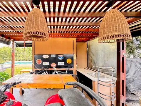 Casa en Venta con 2 cocheras
