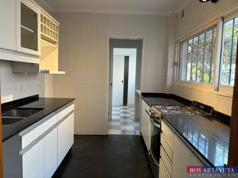Casa en Alquiler con 1 cochera