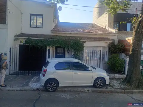 Casa en alquiler c/ cochera en La Lucila
