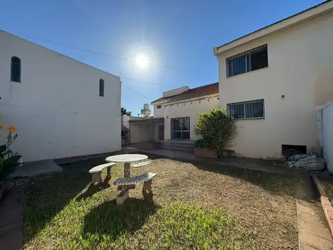 VENTA CASA 3 DORM + 3 DEPTOS. B° MARQUES DE SOBREM