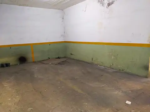 Cochera enorme en Araoz al 1000.