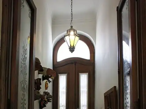 Casa 6 ambientes con 4 baños