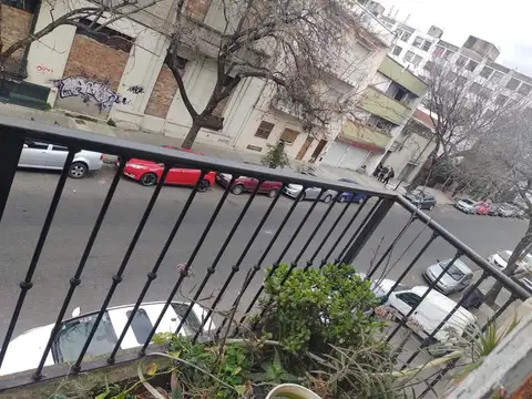 Departamento tipo casa, con entrada indep. 4 amb. c/terraza